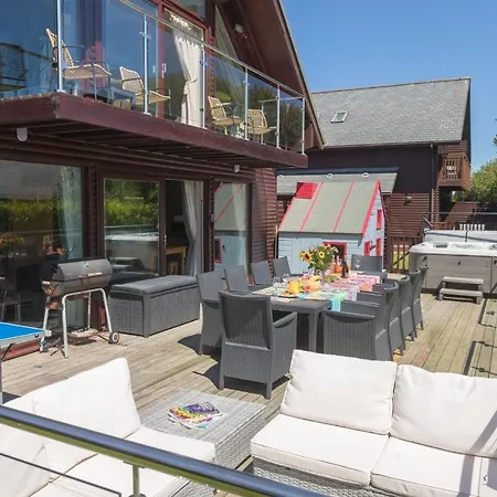 Holiday home 27, Retallack & *