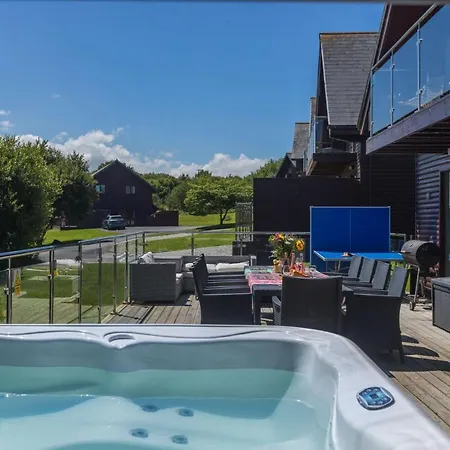 27, Retallack & Holiday home