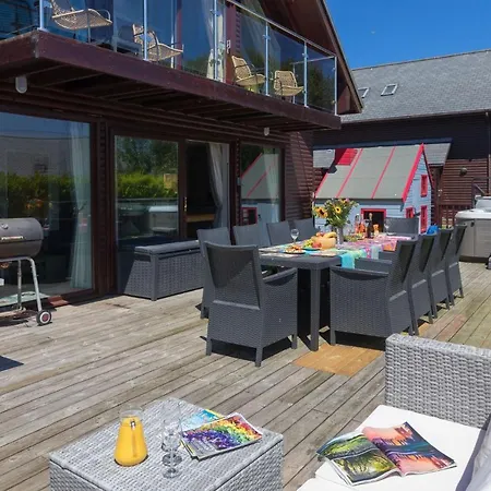 27, Retallack & Holiday home *